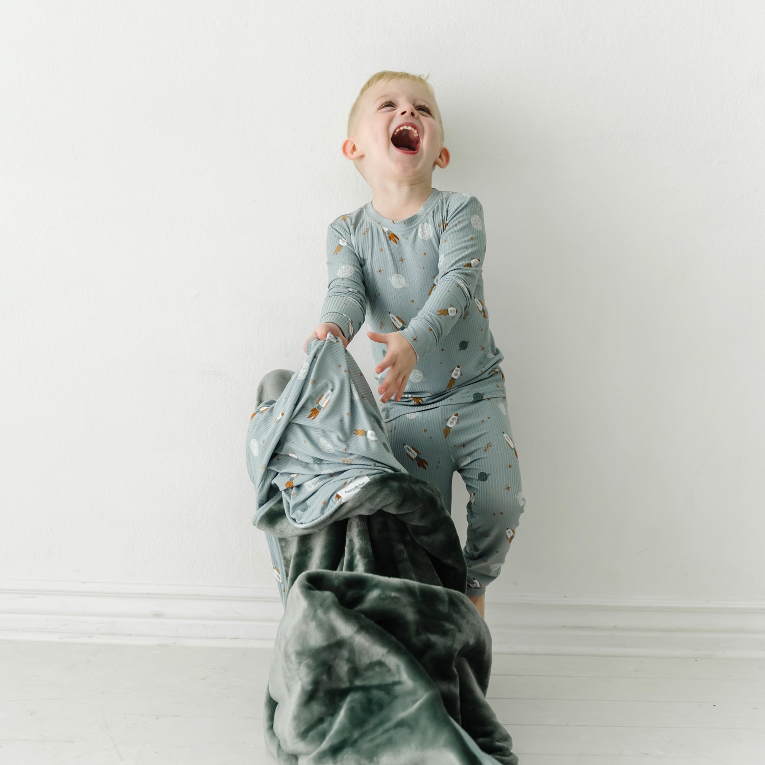 Space Explorers Small Ribbed Youth Blanket