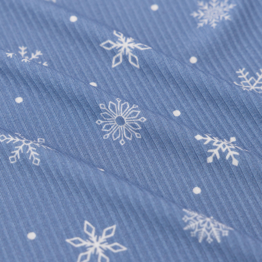 Snowflakes Small Ribbed Toddler Blanket