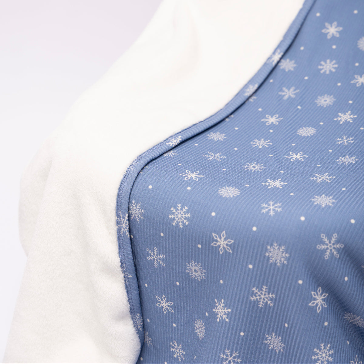 Snowflakes Small Ribbed Toddler Blanket