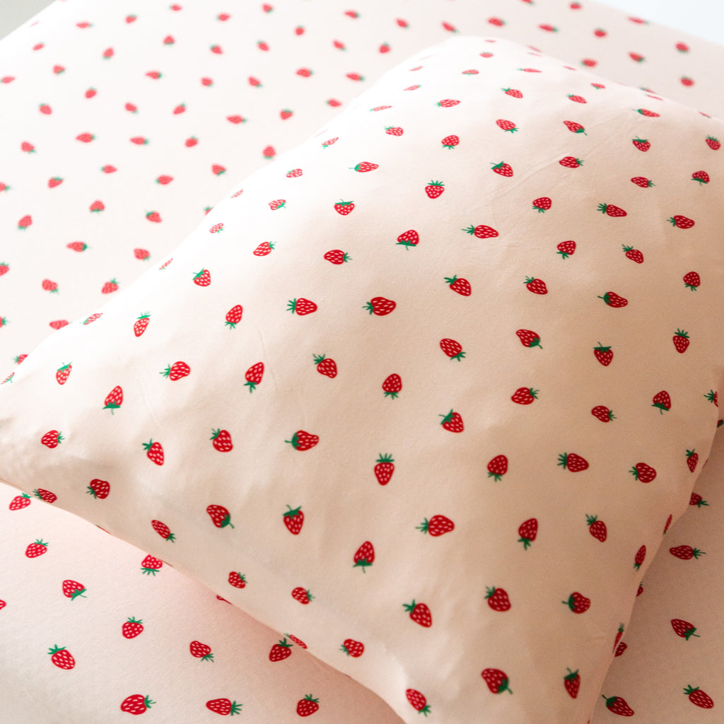 Strawberries Twin Sheet With Pillow Case