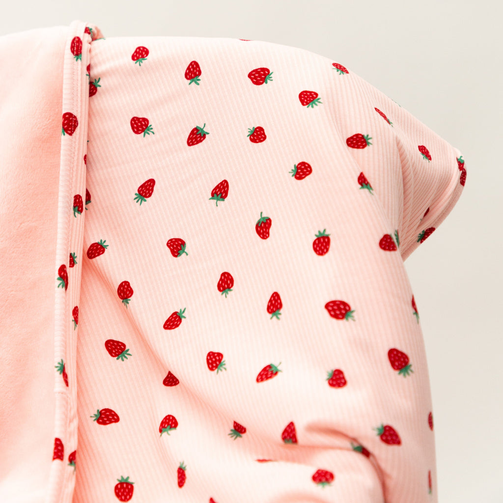 Strawberries Small Ribbed Toddler Blanket