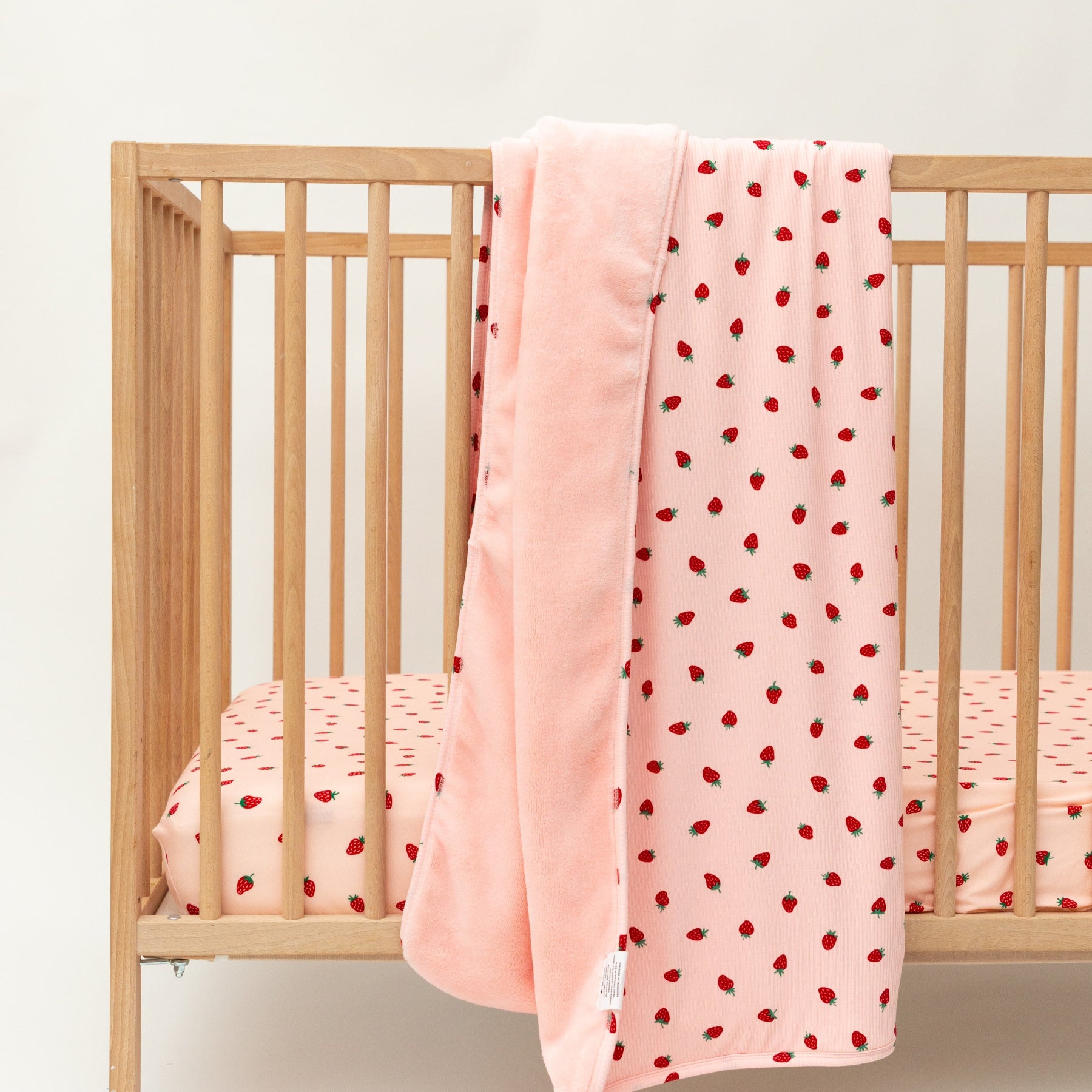 Strawberries Small Ribbed Toddler Blanket