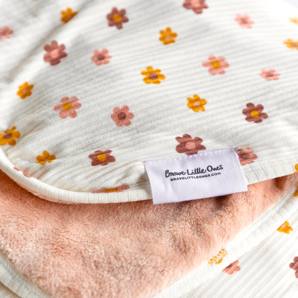 Pink Daisies Small Ribbed Toddler Blanket
