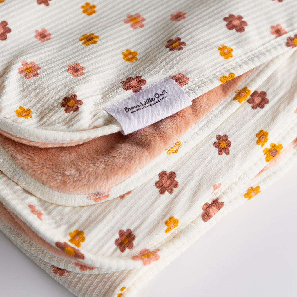 Pink Daisies Small Ribbed Toddler Blanket