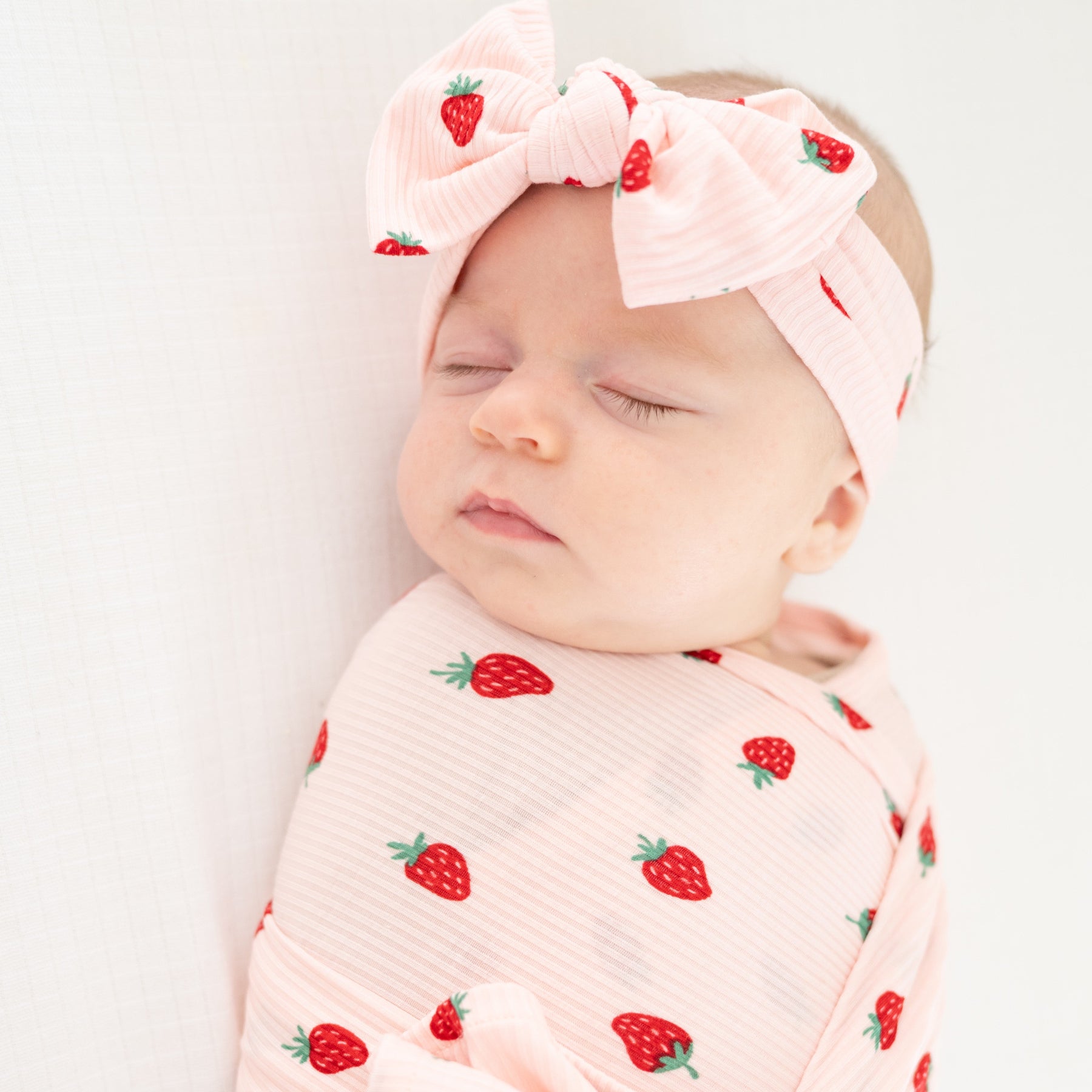Strawberries Small Ribbed Bow