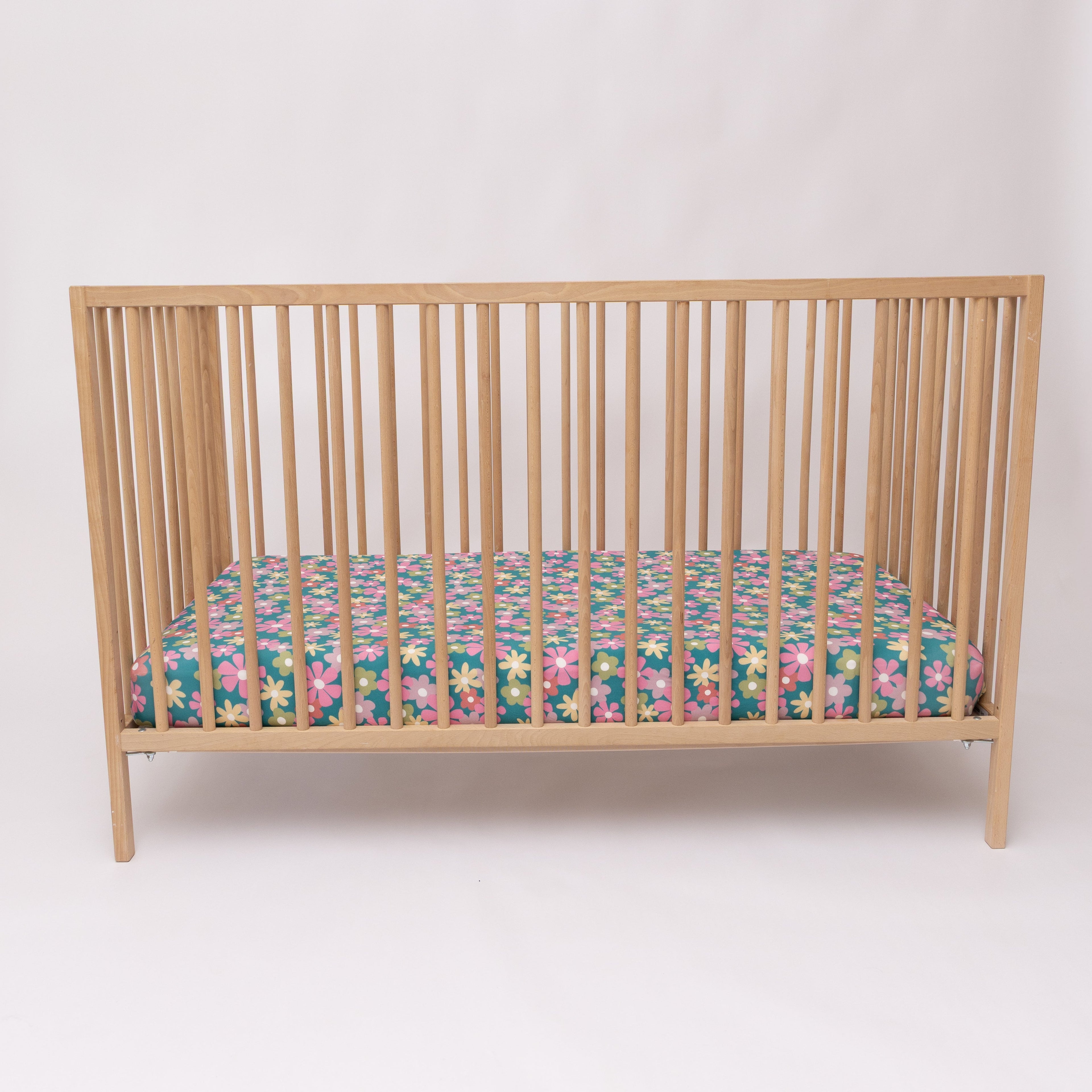 Retro Daisies Crib Sheet