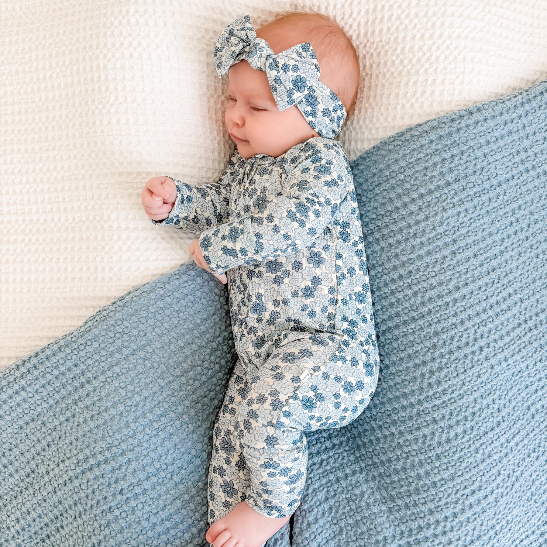 Bluebell Blossoms Small Ribbed Bow