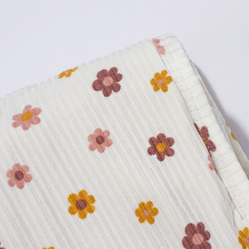 Pink Daisies Small Ribbed Youth Blanket