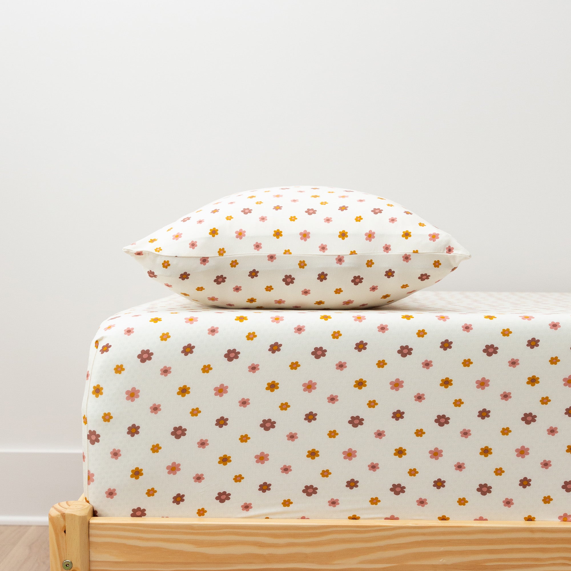 Pink Daisies Twin Sheet With Pillow Case