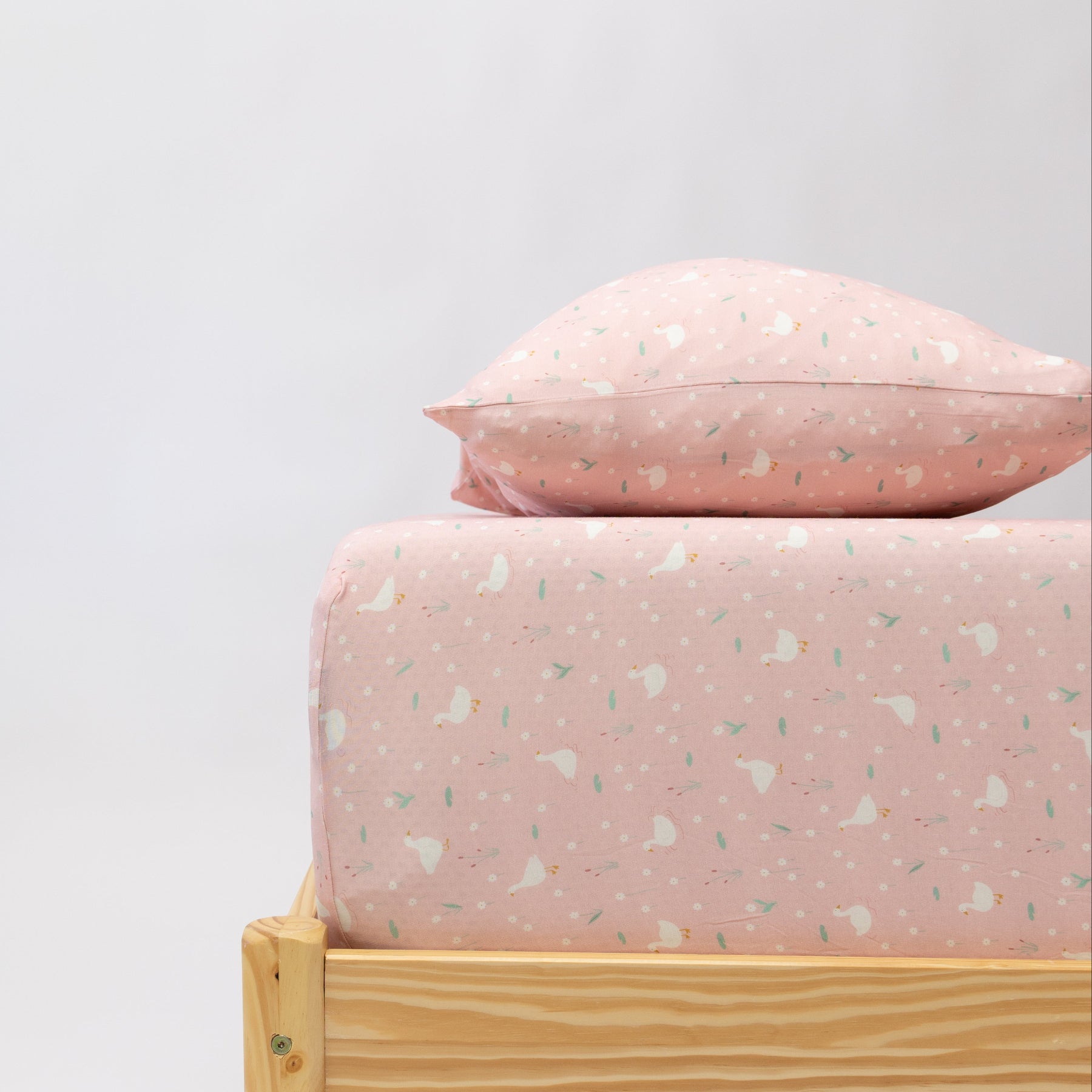 Ducks & Daisies Twin Sheet With Pillow Case