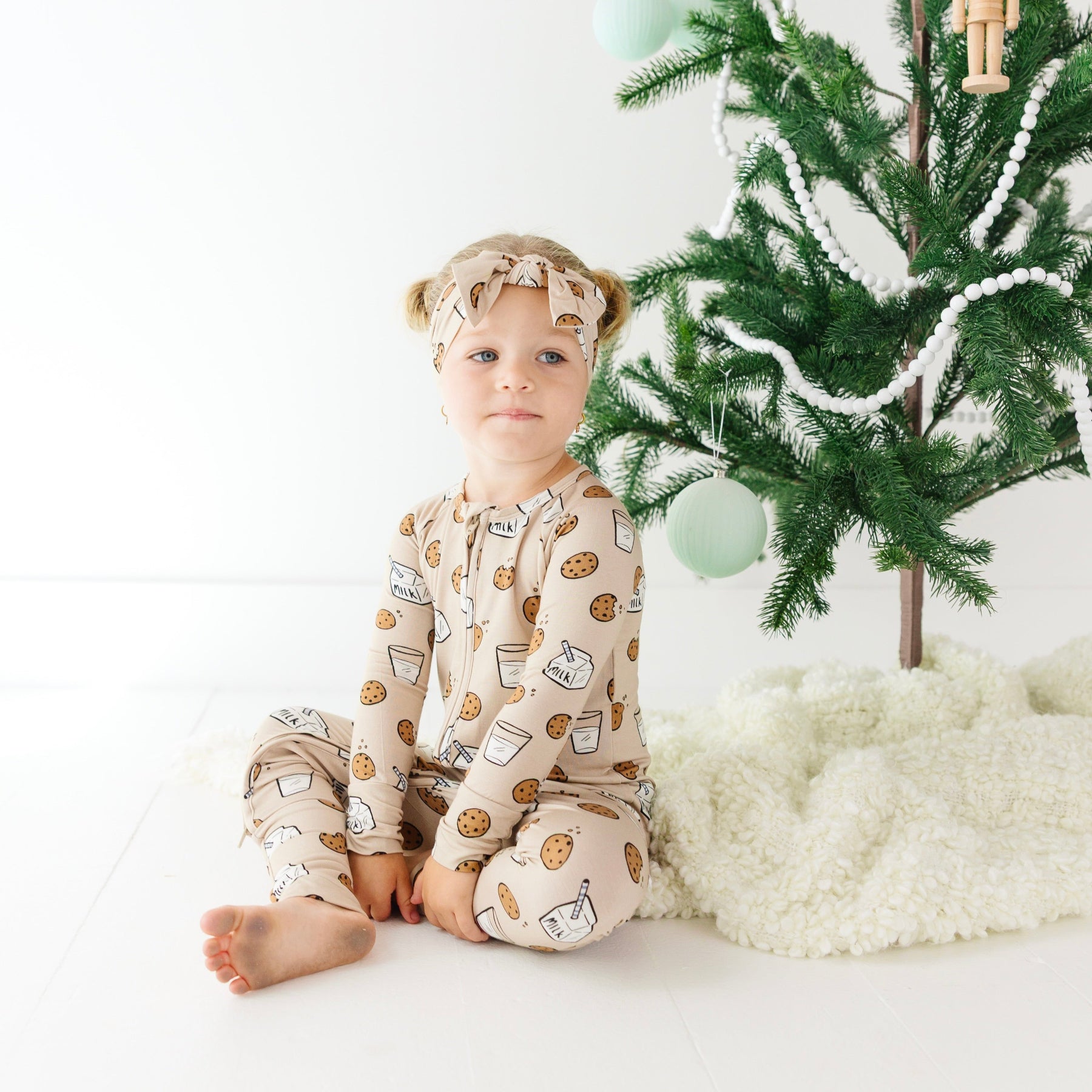 Cookies and Milk Bow