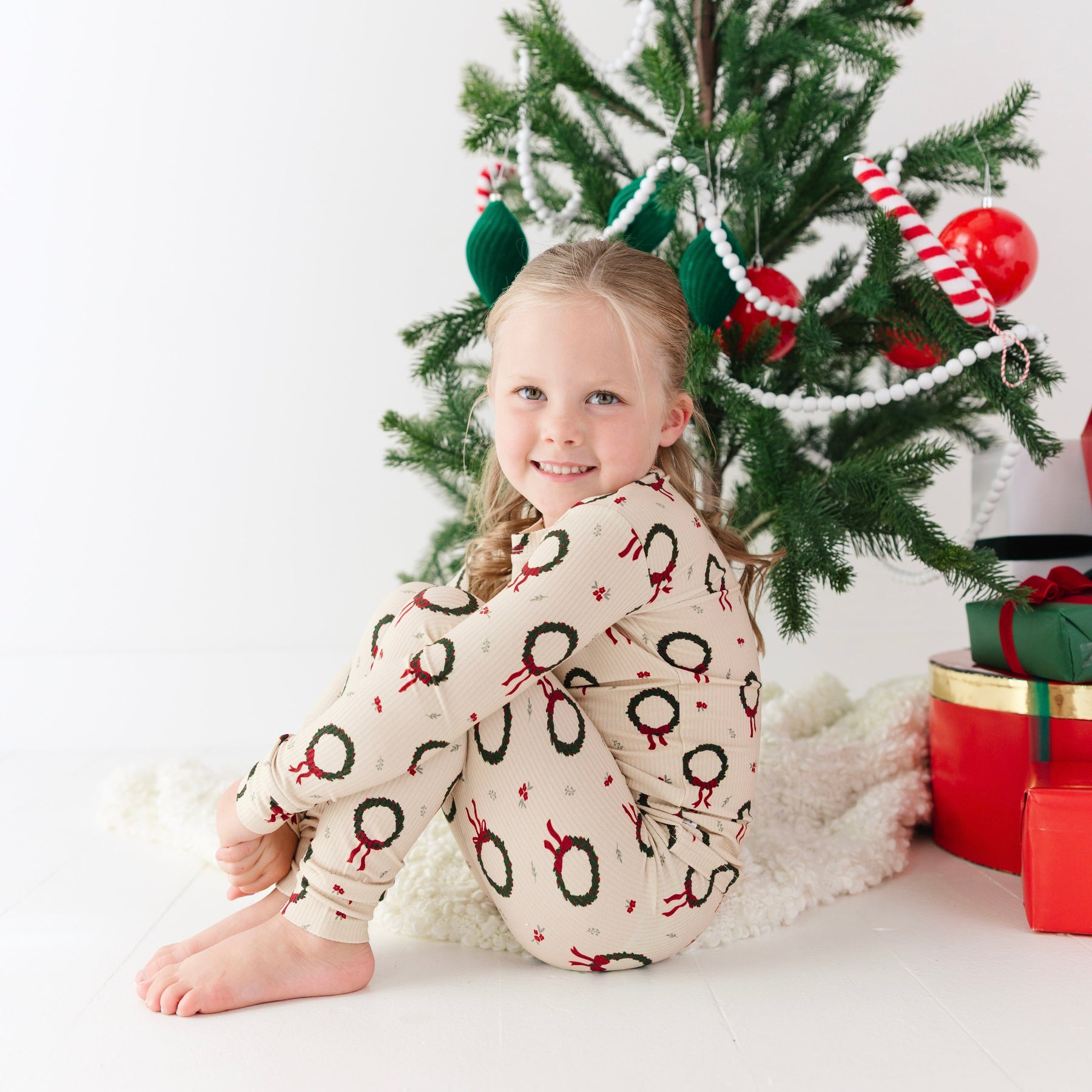 Christmas Wreaths Small Ribbed Two-Piece Set