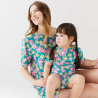 Retro Daisies Small Ribbed Women's Short Sleeve Top