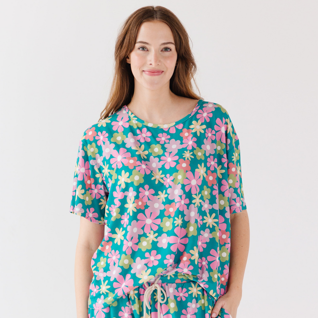 Retro Daisies Small Ribbed Women's Short Sleeve Top