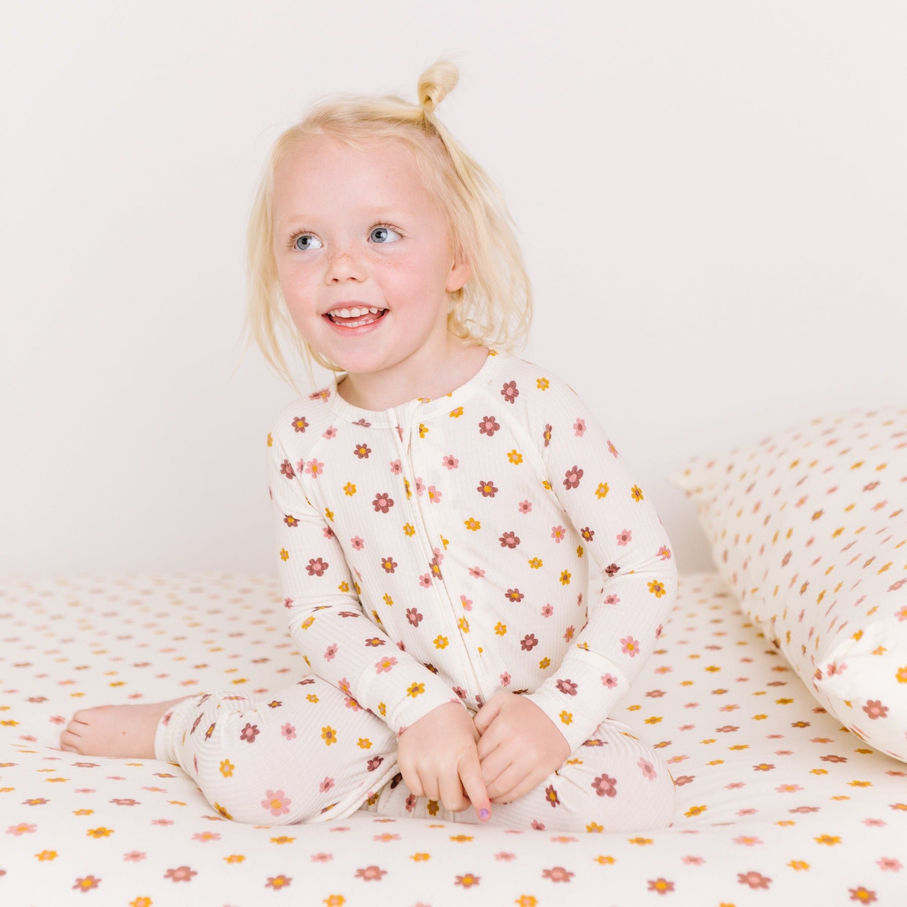 Pink Daisies Twin Sheet With Pillow Case