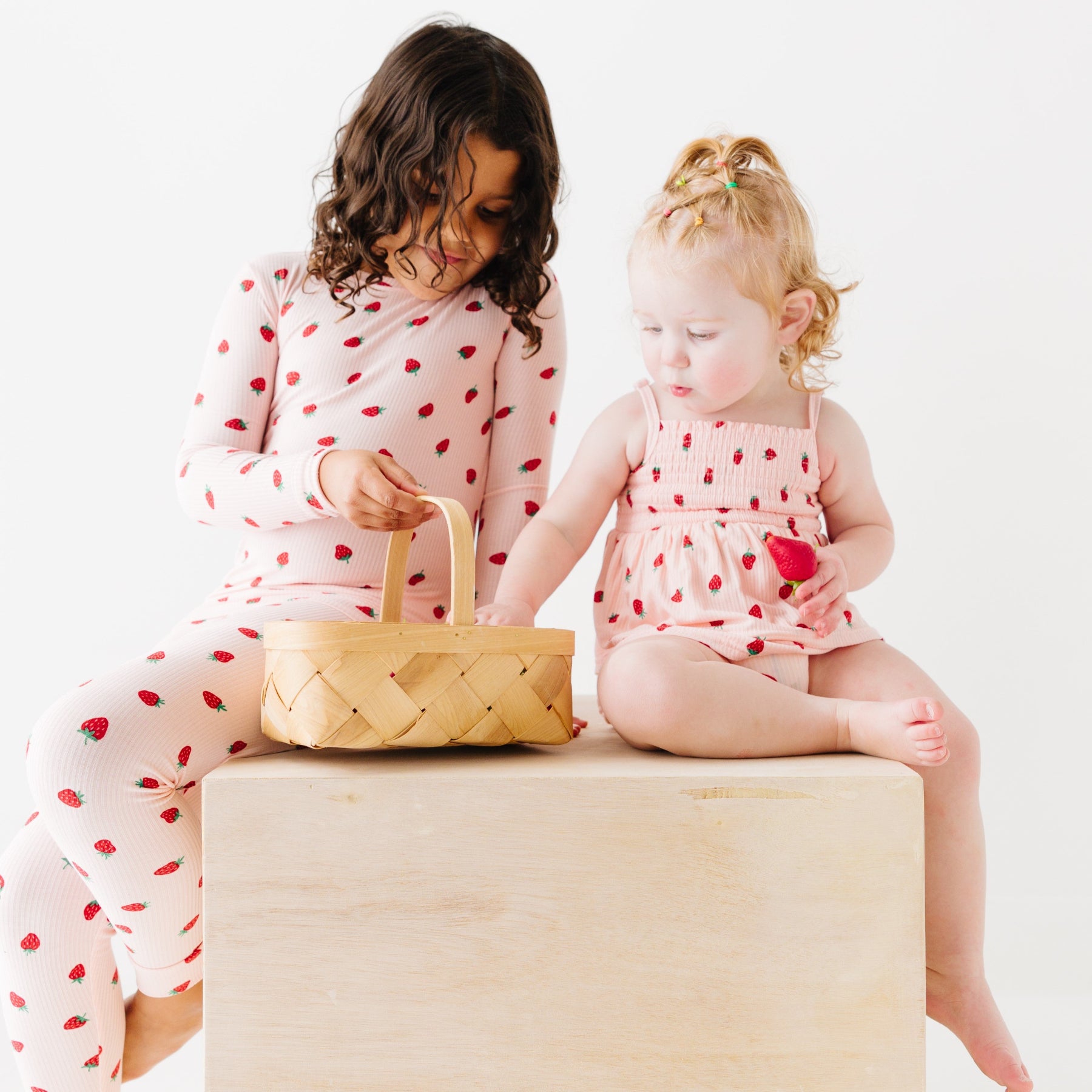 Strawberries Small Ribbed Two-Piece Set