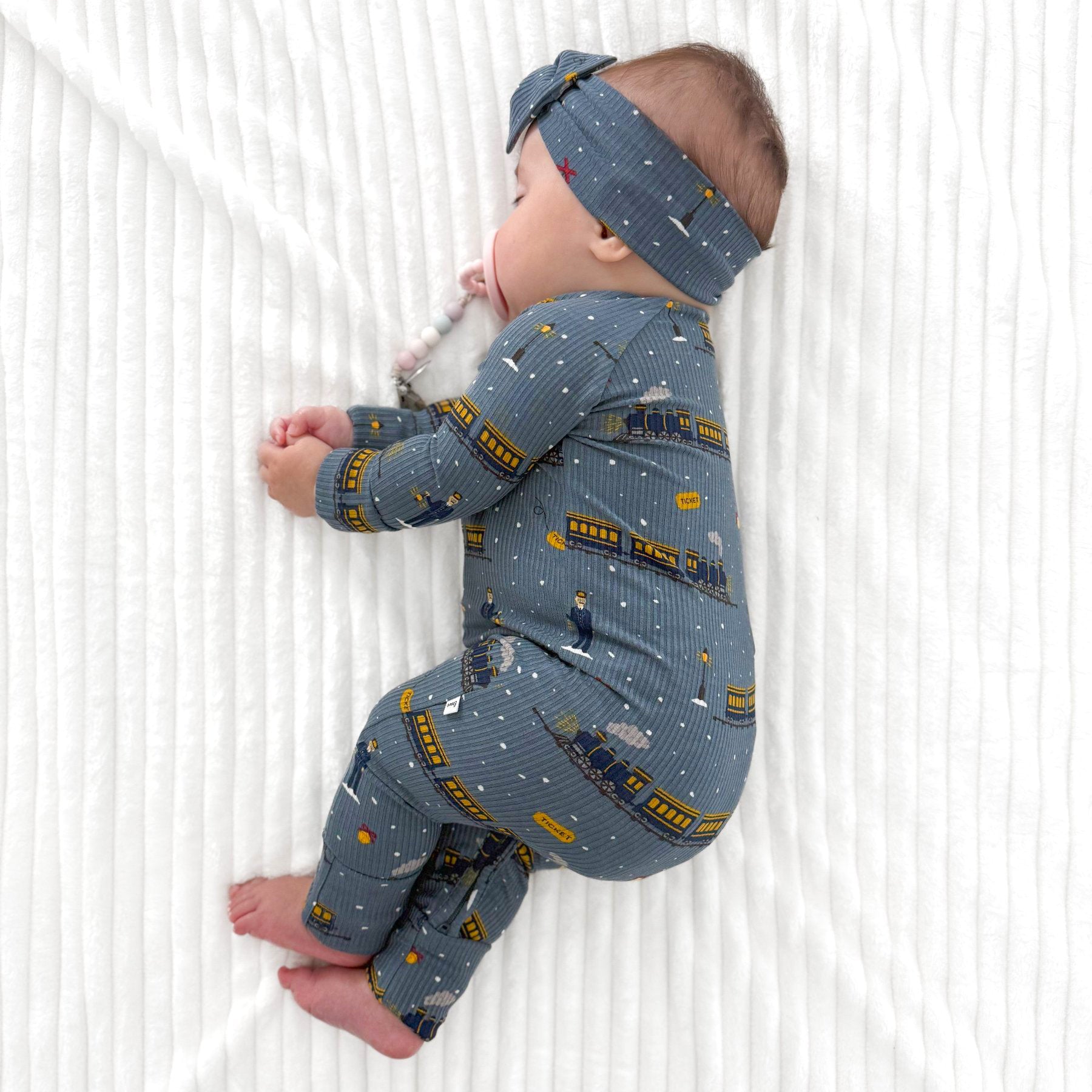 Christmas Trains Small Ribbed Bow