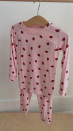 Strawberries Small Ribbed Two-Piece Set