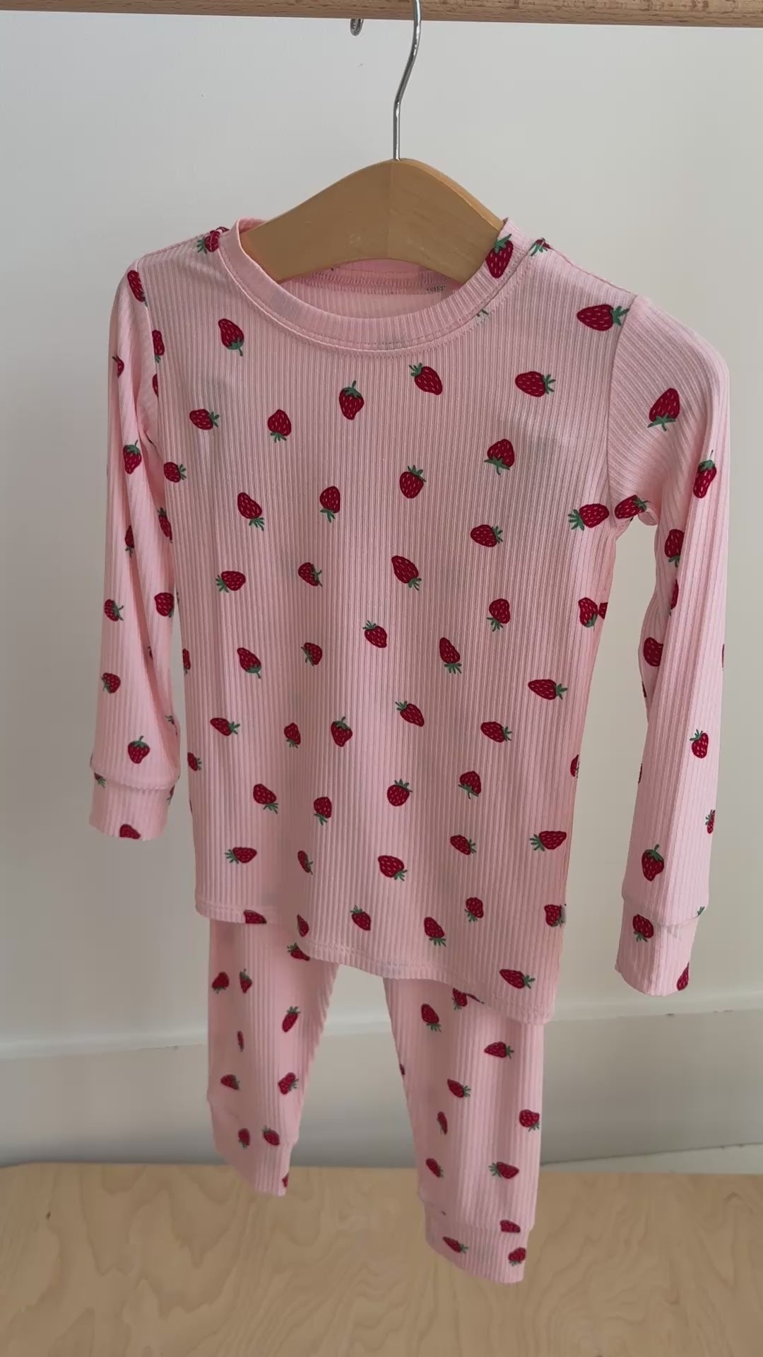 Strawberries Small Ribbed Two-Piece Set