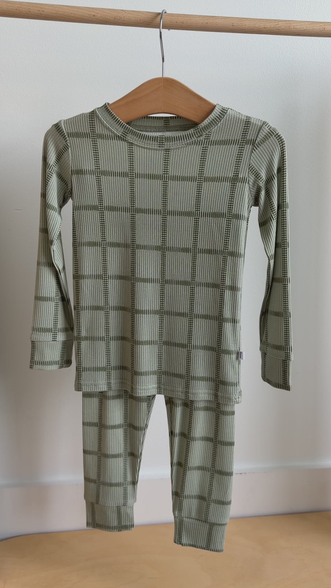 Grid Sage Green Small Ribbed Two-Piece Set