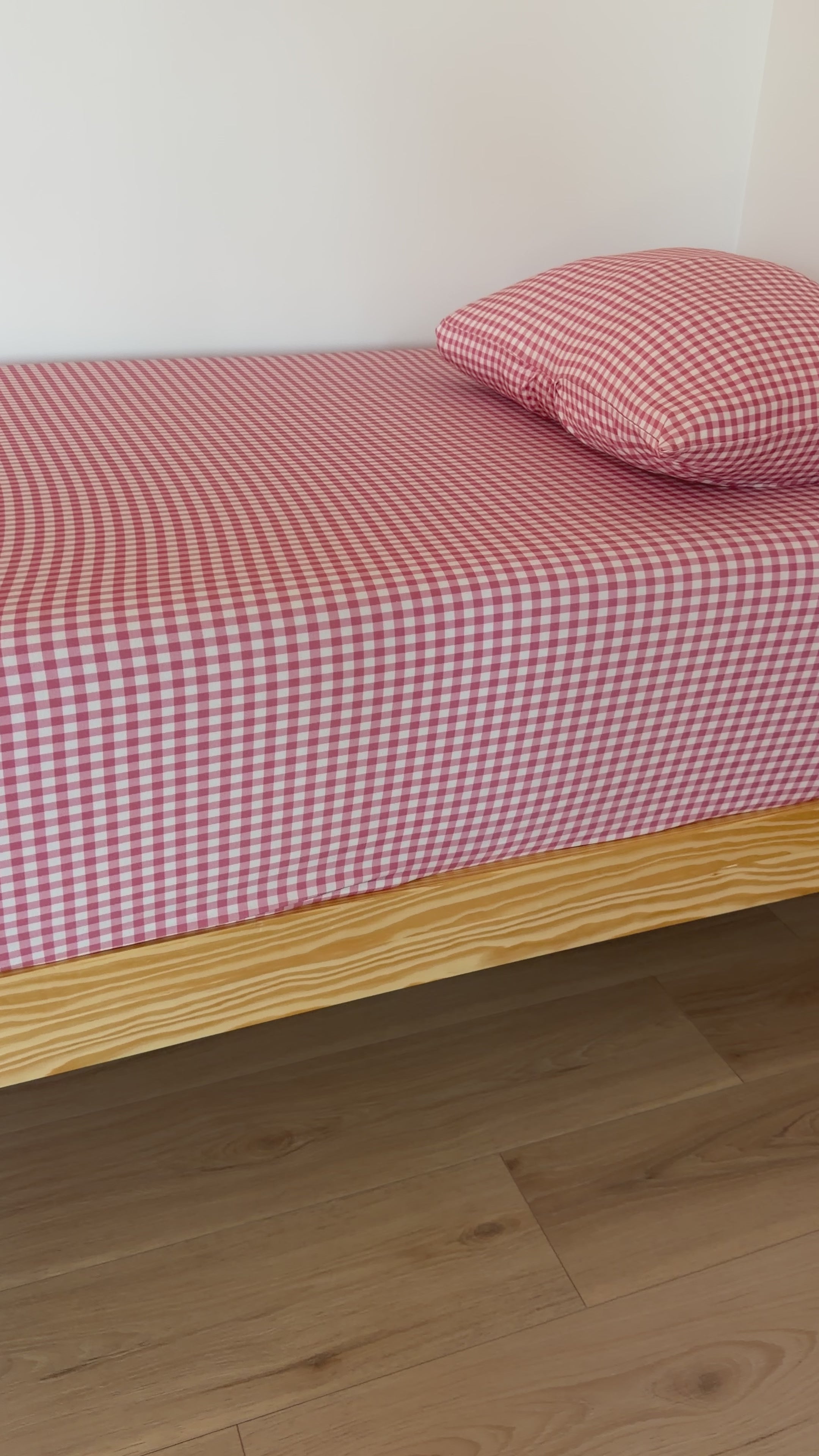 Mauve Small Gingham Twin Sheet With Pillow Case