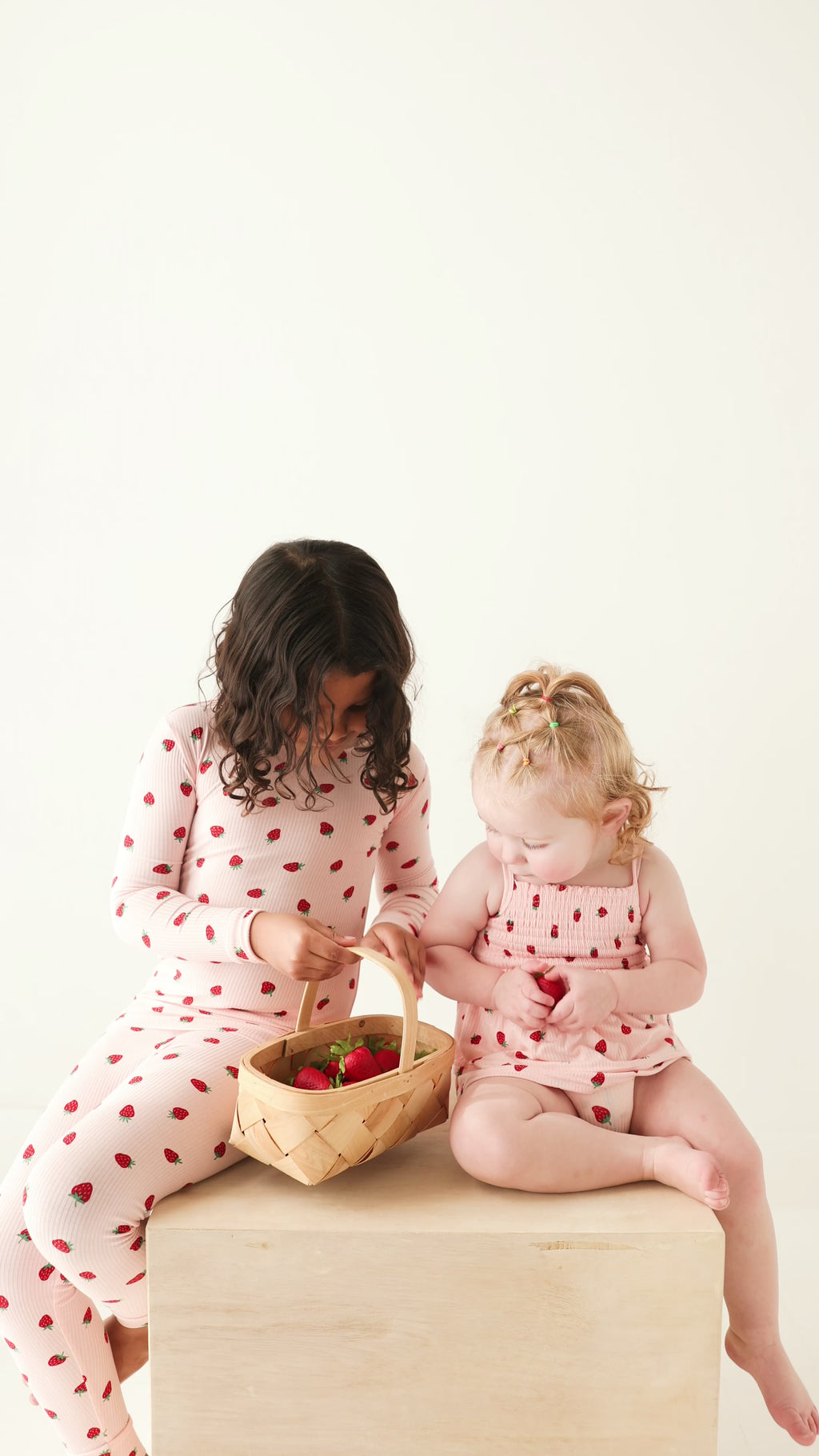 Strawberries Small Ribbed Two-Piece Set