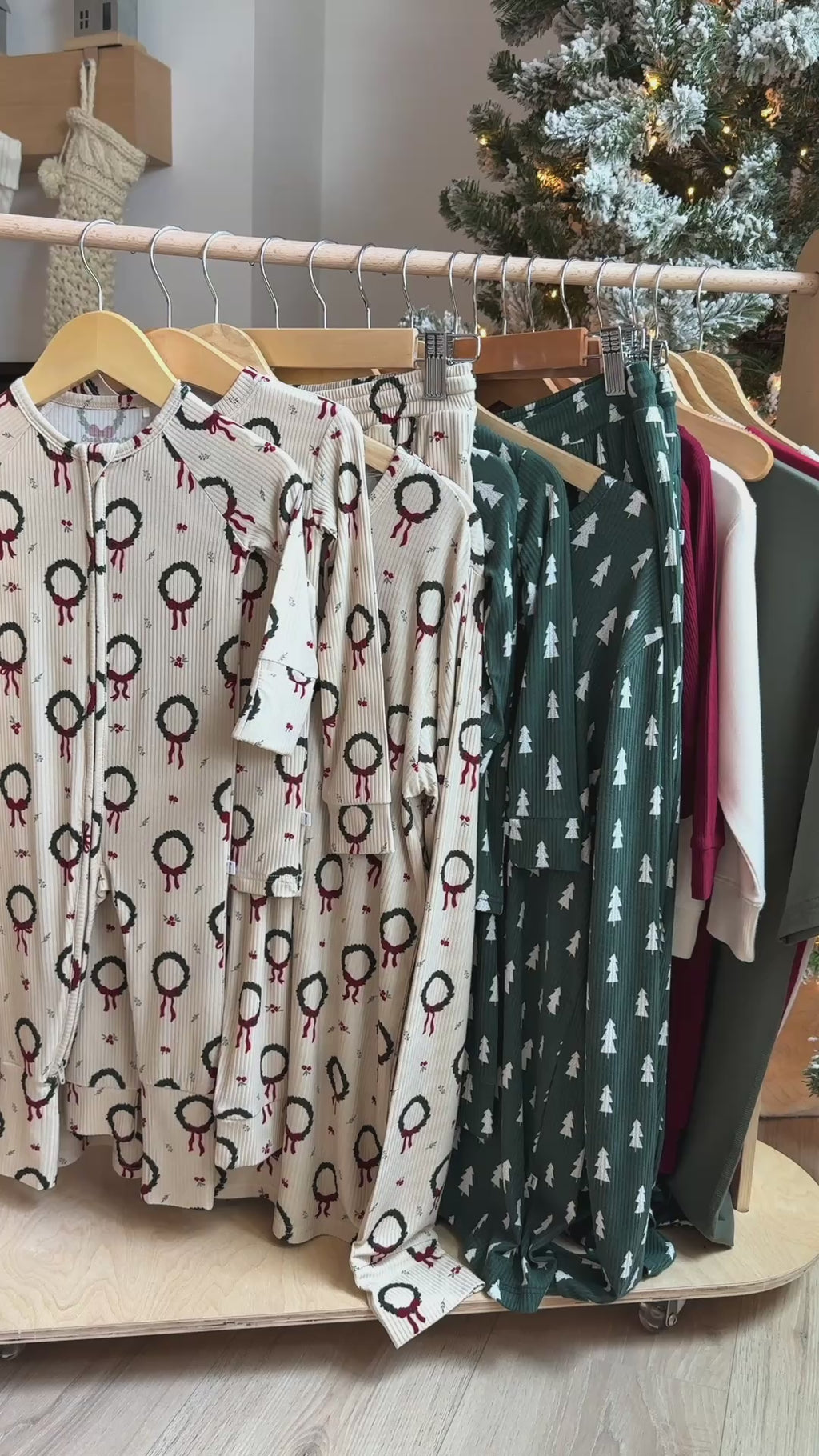 Christmas Wreaths Small Ribbed Women's Matching Set