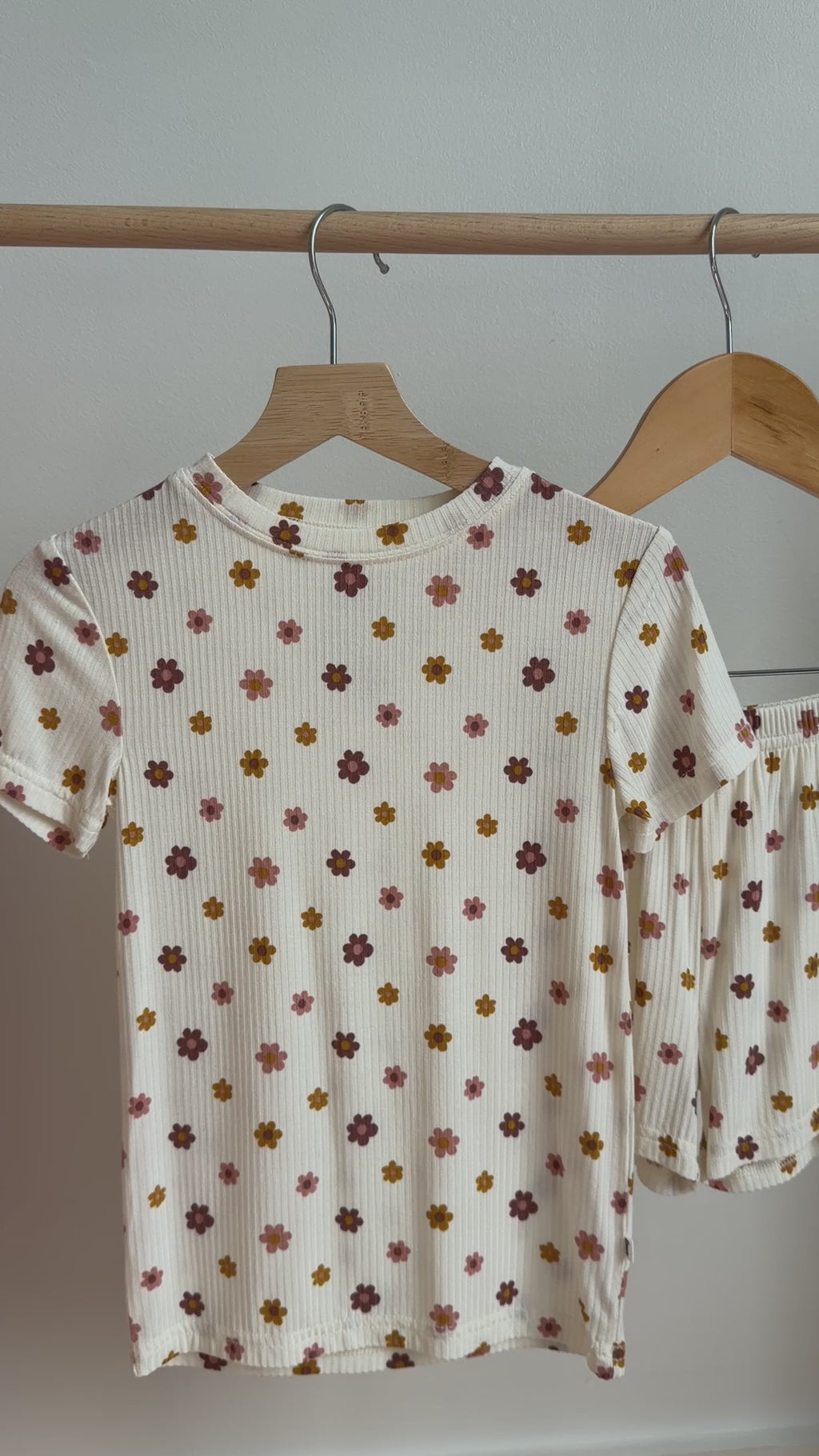 Pink Daisies Small Ribbed Shorts Two-Piece Set