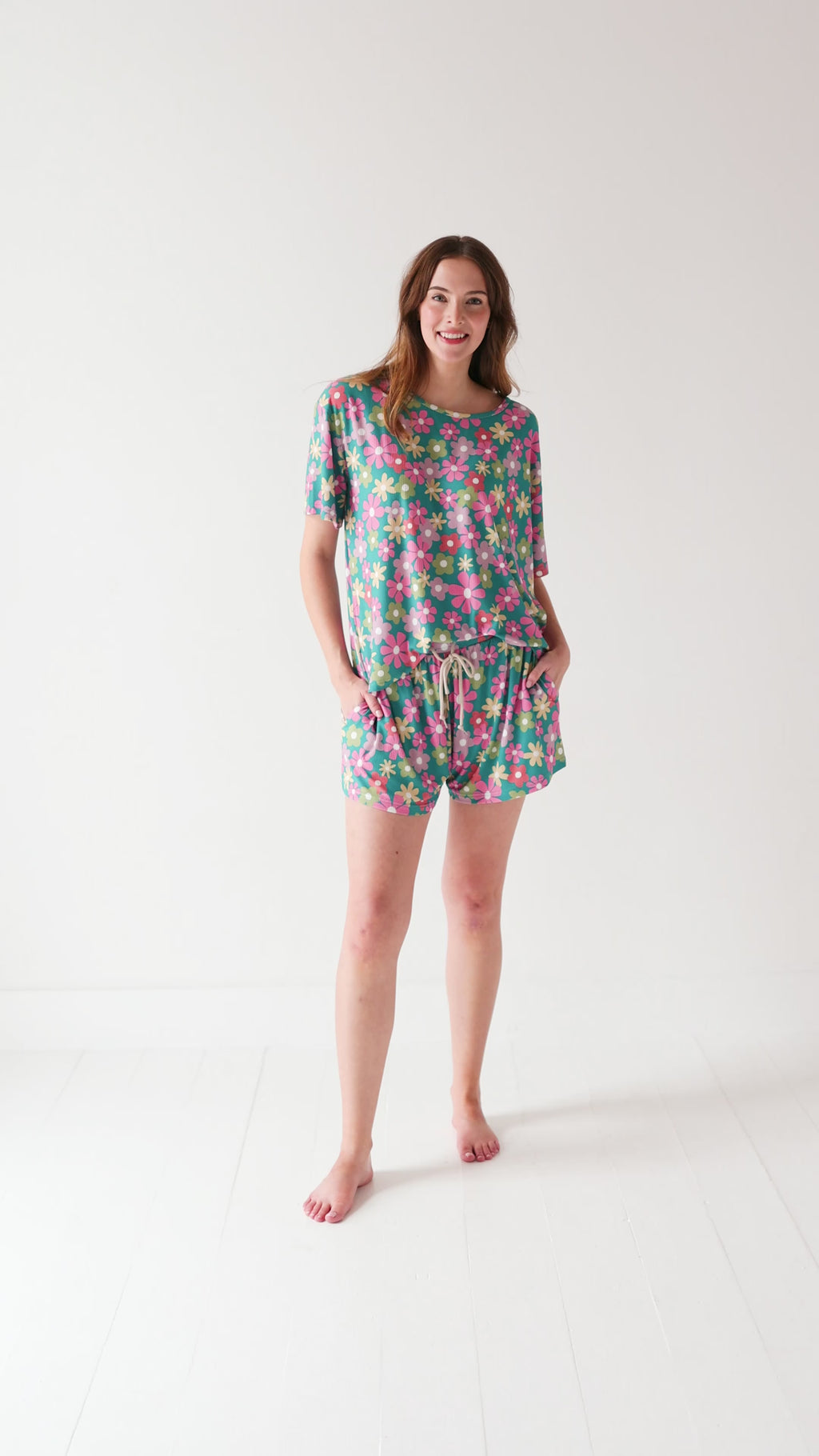 Retro Daisies Small Ribbed Women's Short Sleeve Top