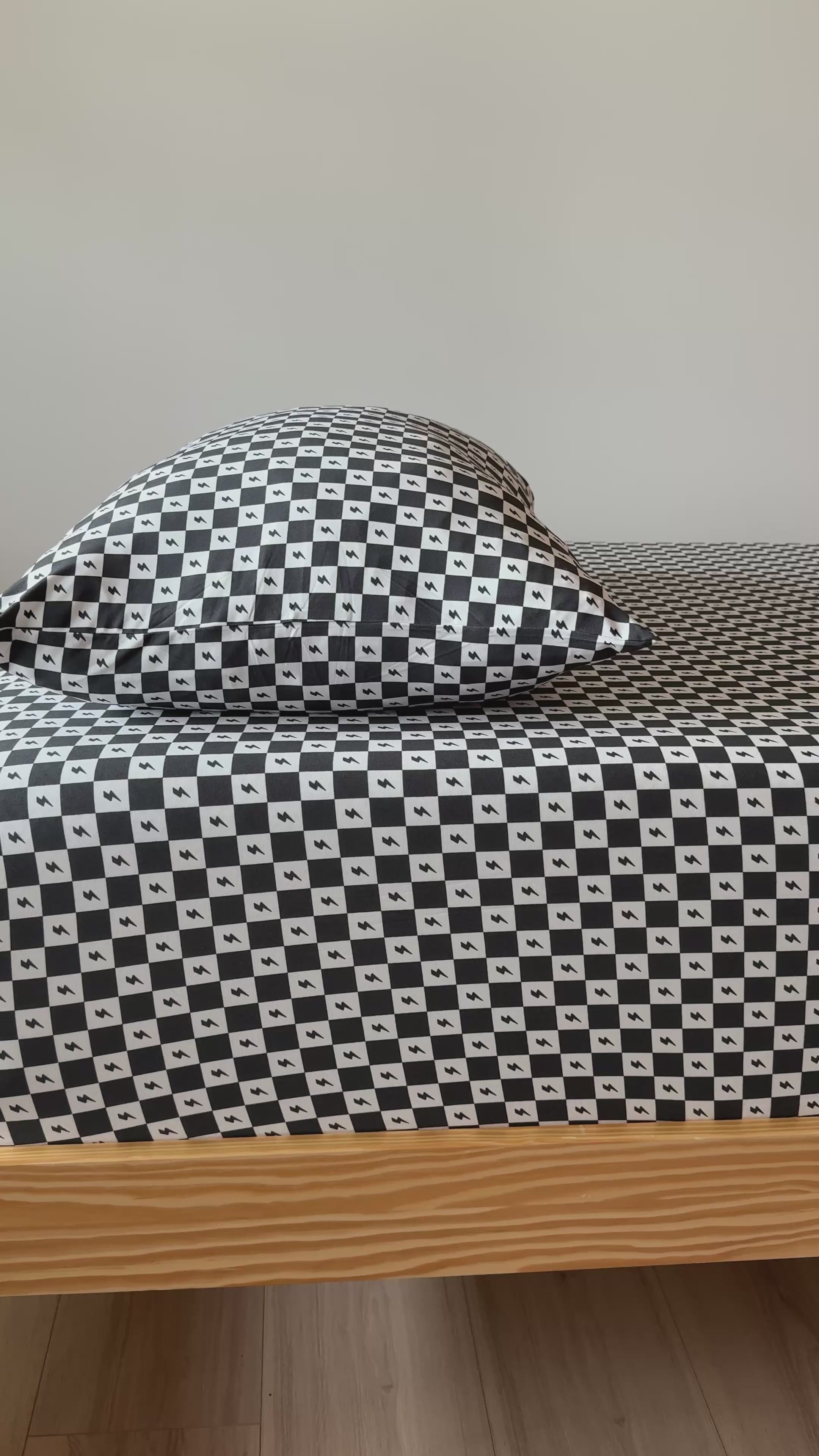 Checkered Lightning Bolt Twin Sheet With Pillow Case