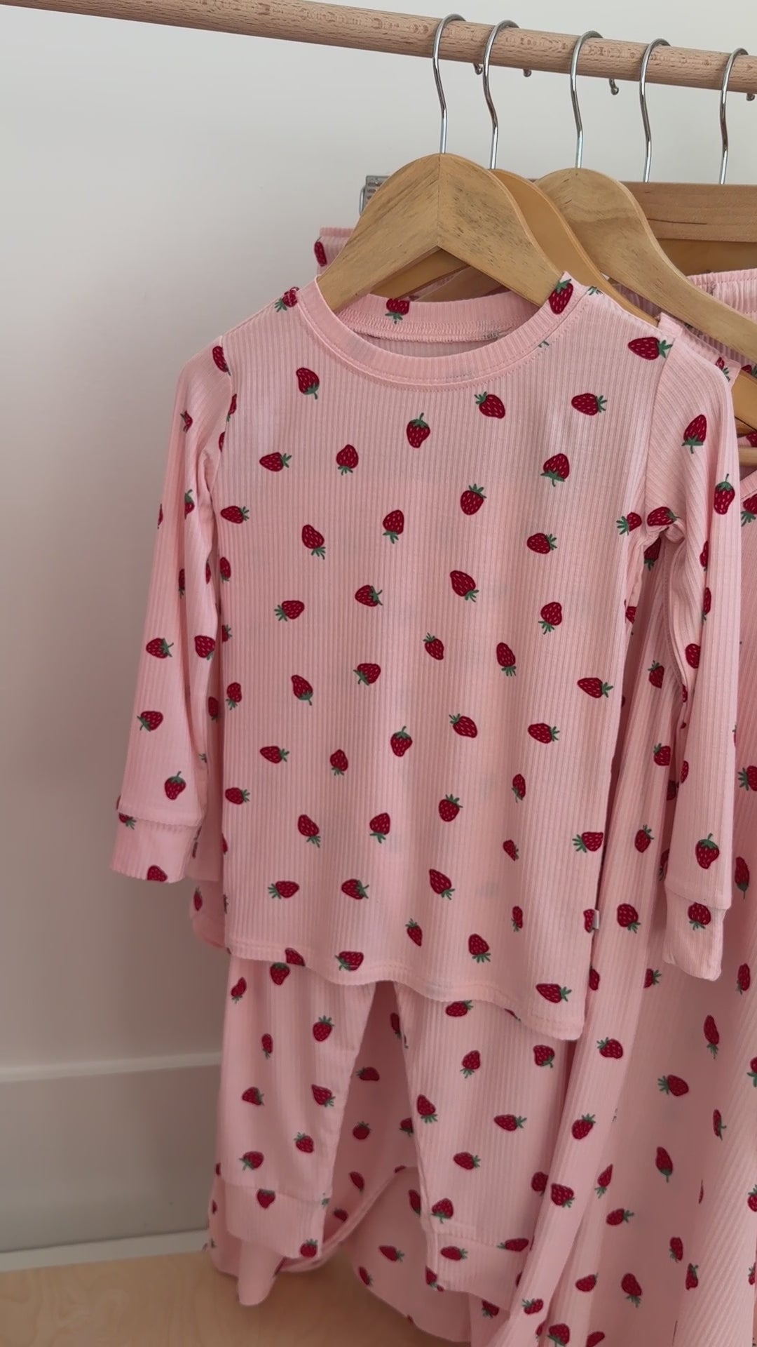 Strawberries Small Ribbed Two-Piece Set