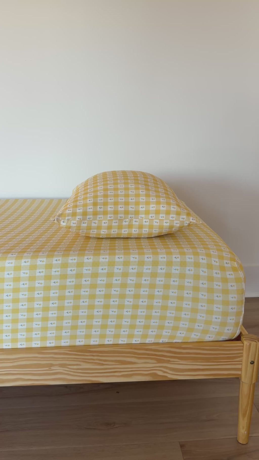 Yellow Gingham Tulip Twin Sheet With Pillow Case
