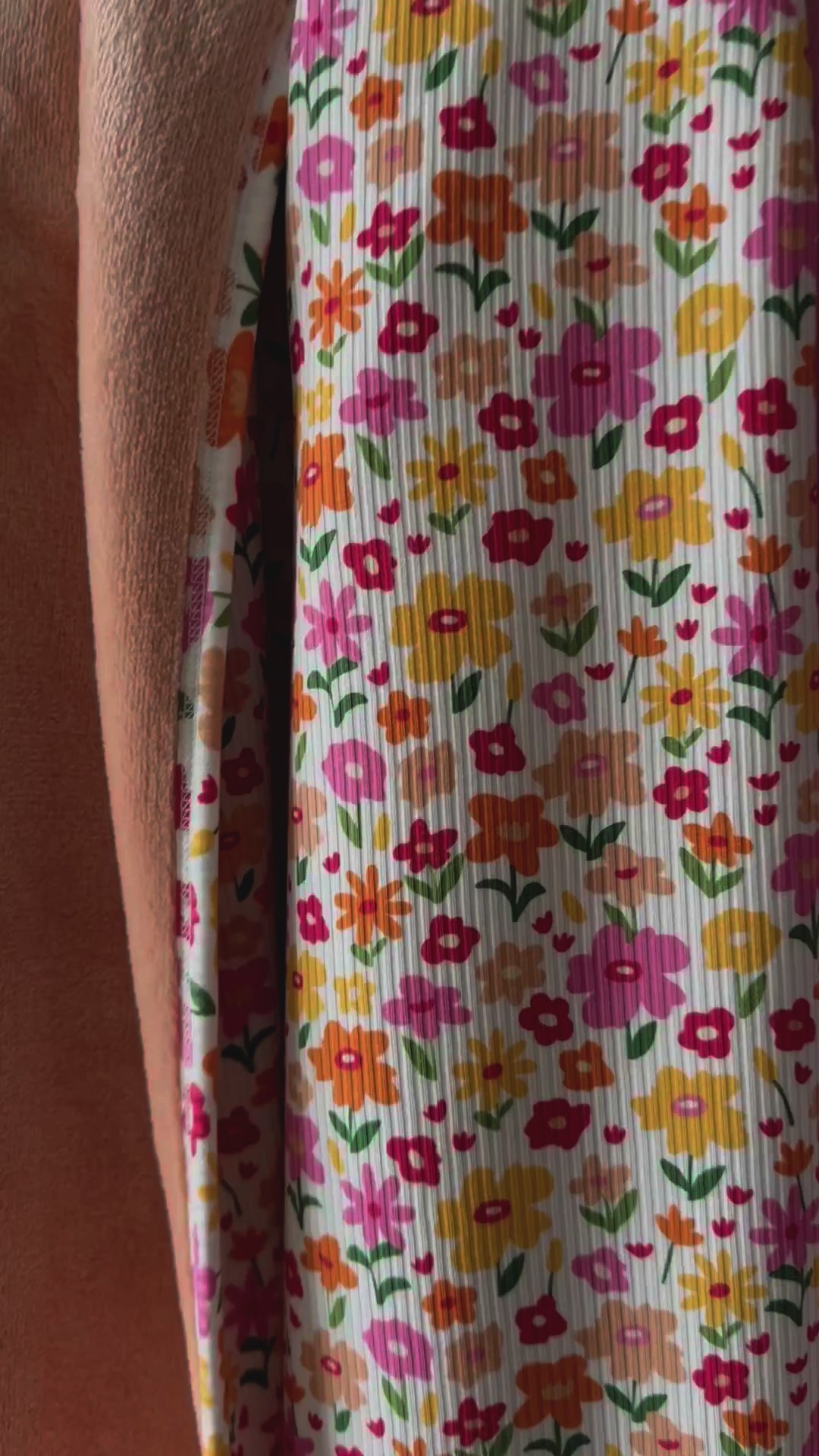 Summer Blooms Small Ribbed Toddler Blanket (Peach Backing)