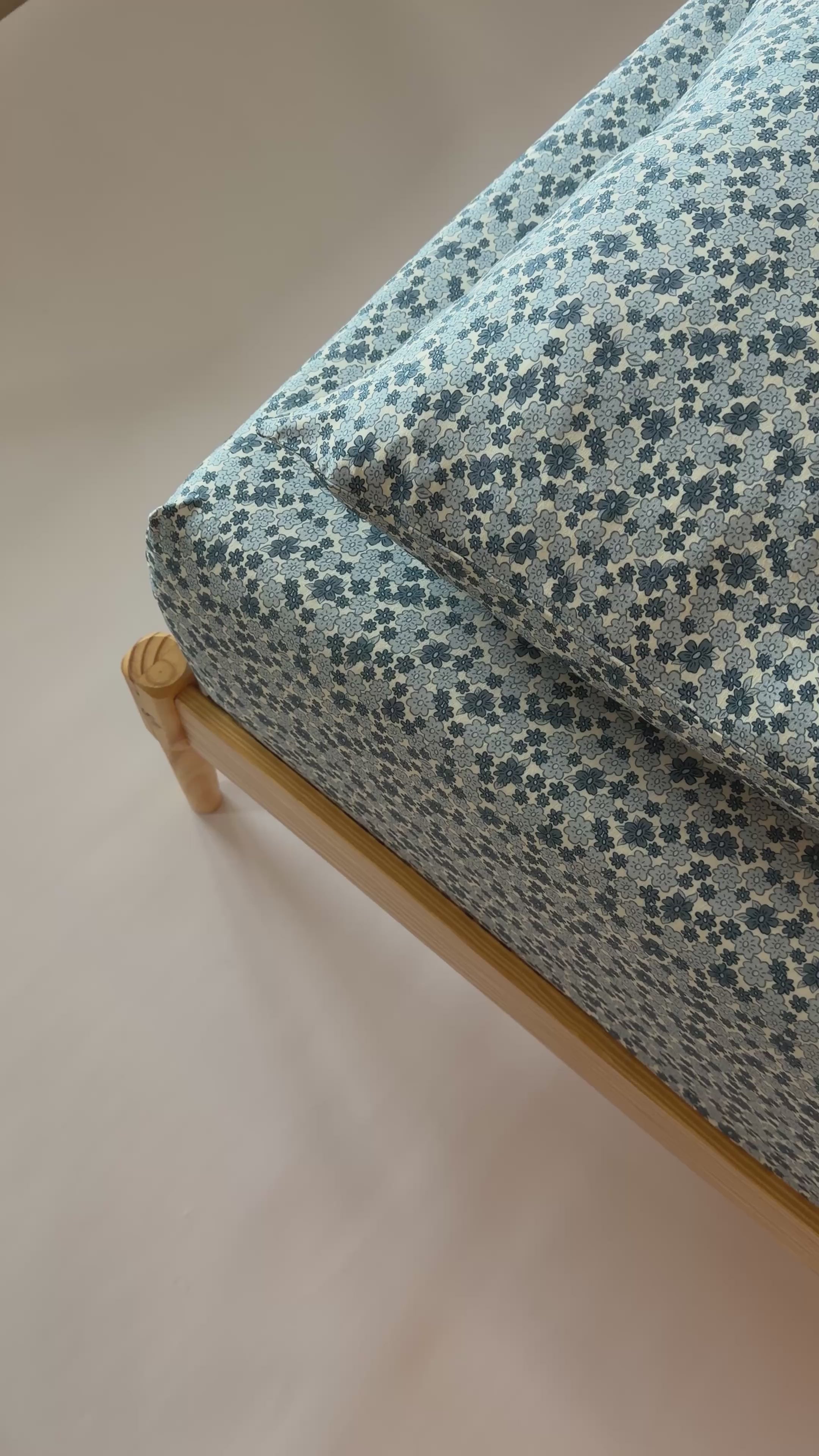 Bluebell Blossoms Twin Sheet With Pillow Case