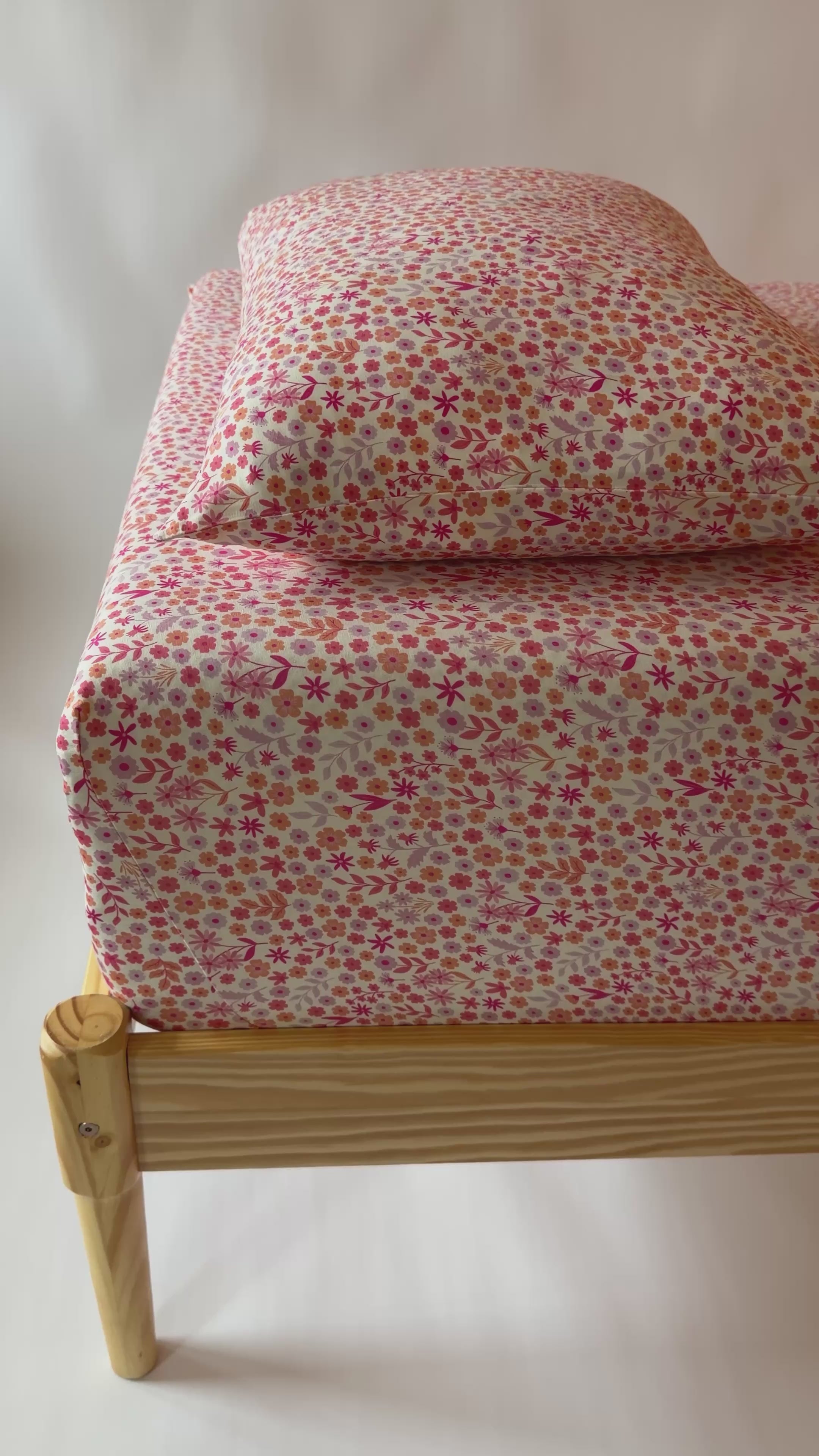 Spring Fields Twin Sheet With Pillow Case