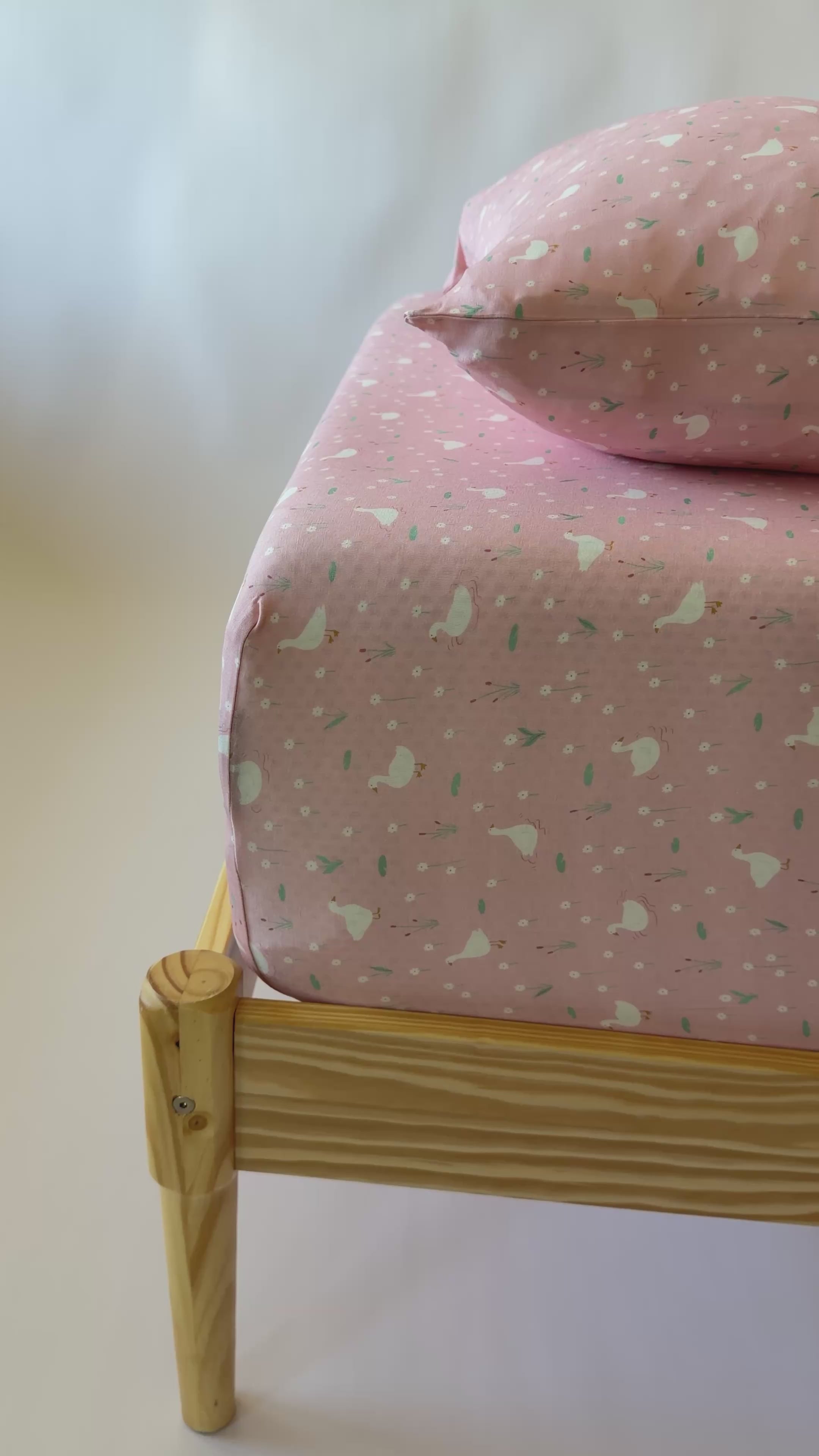 Ducks & Daisies Twin Sheet With Pillow Case