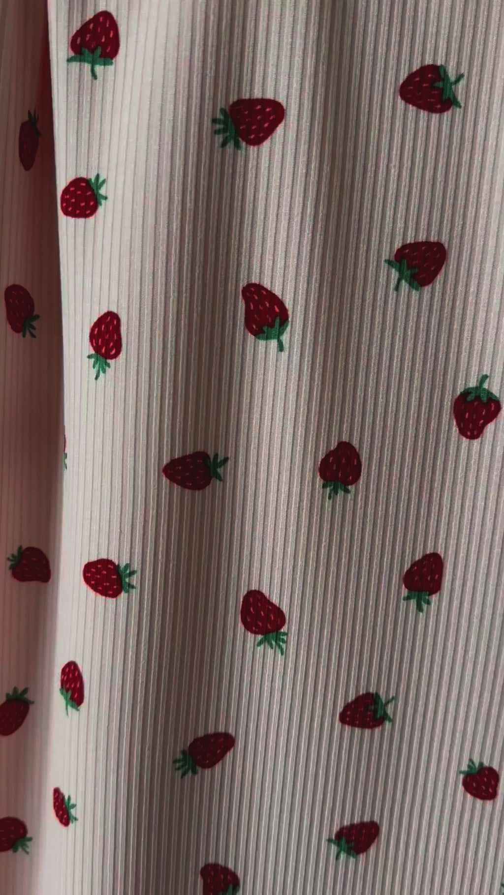 Strawberries Small Ribbed Toddler Blanket