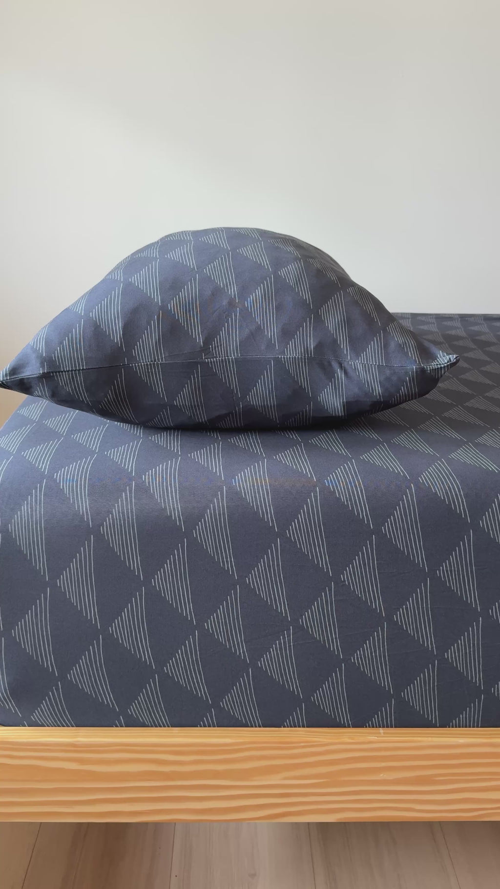Triangles Twin Sheet With Pillow Case