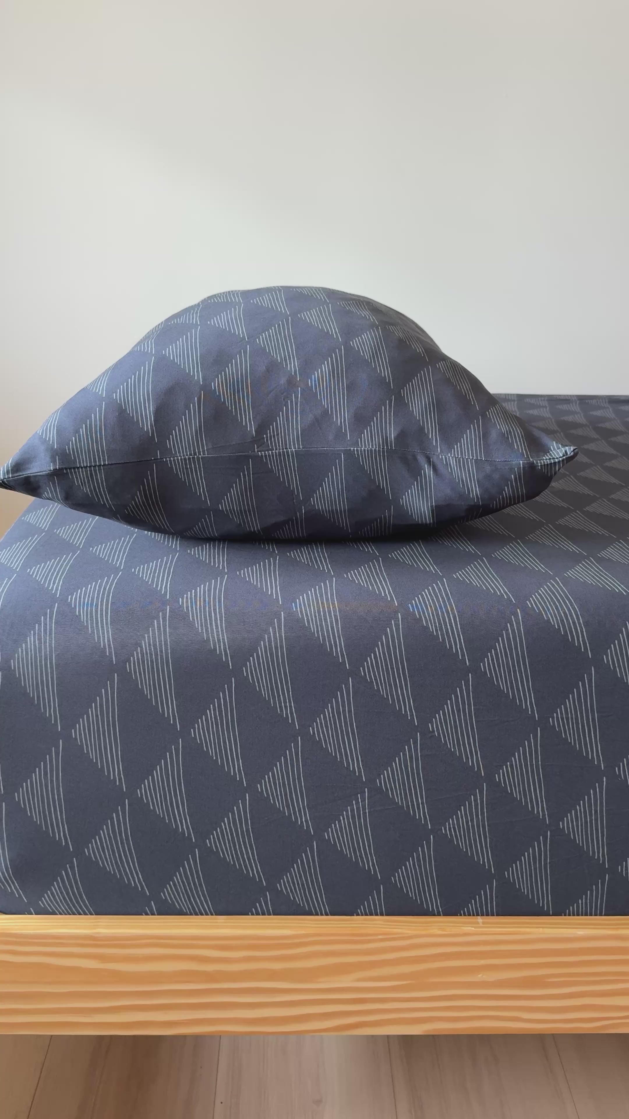 Triangles Twin Sheet With Pillow Case