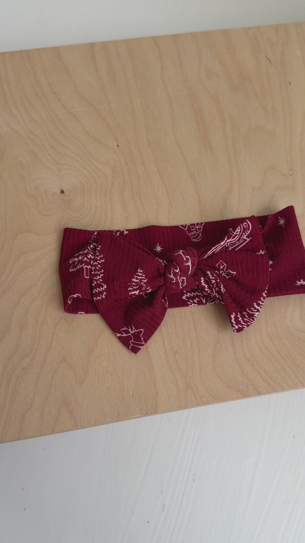 Reindeer & Santa Sleigh Small Ribbed Bow
