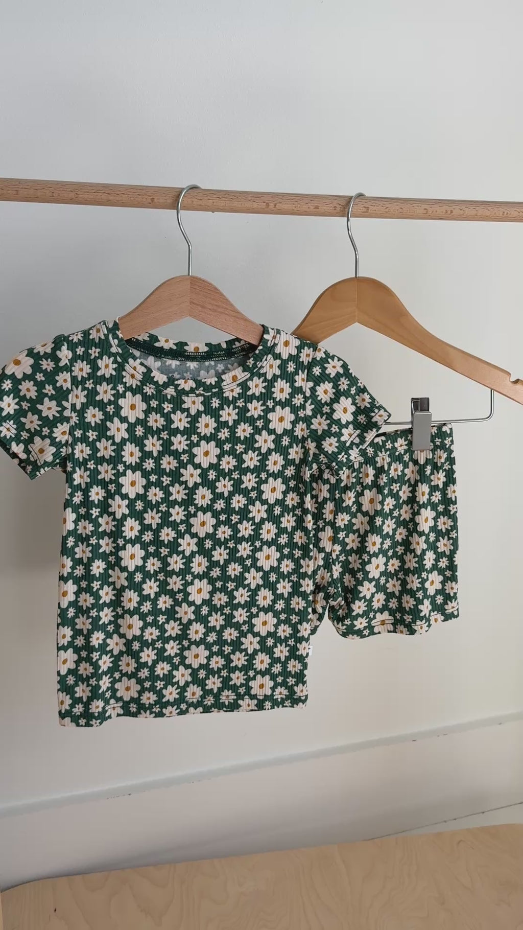 Green Floral Small Ribbed Shorts Two-Piece Set