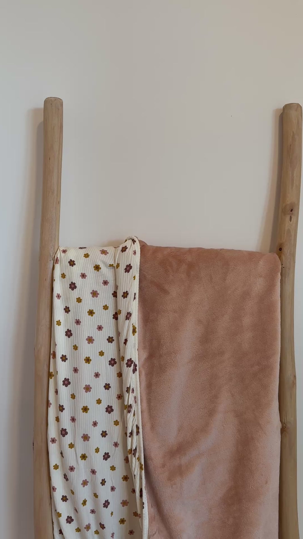 Pink Daisies Small Ribbed Adult Blanket